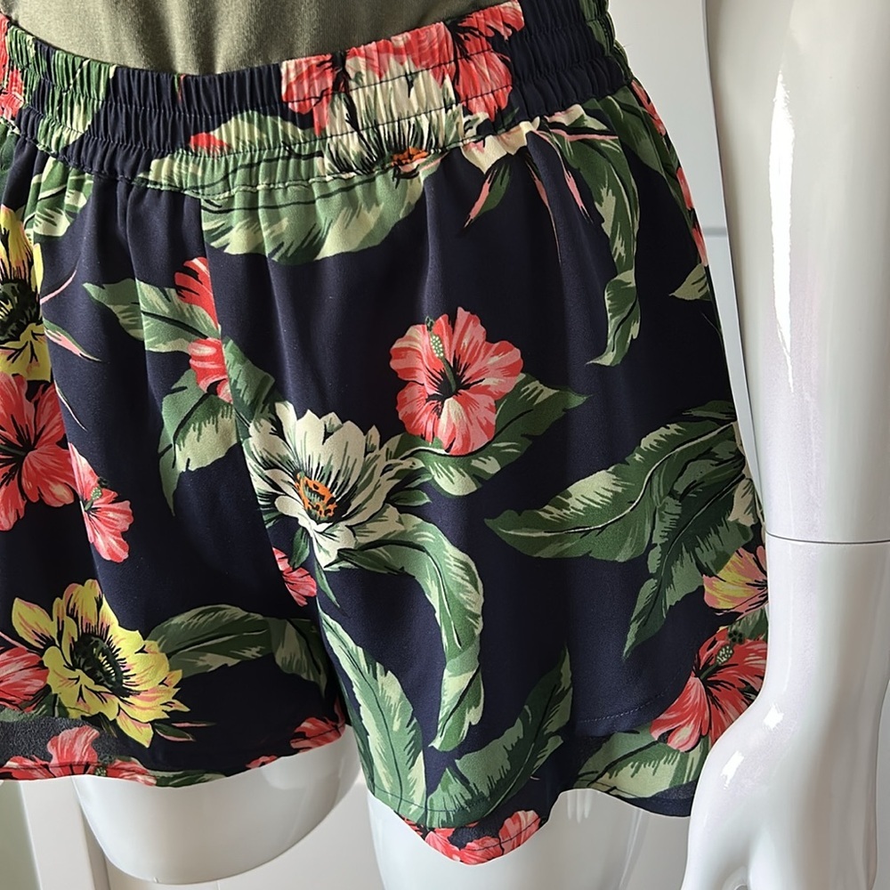 Aritzia Sunday Best Tropical Layered Shorts - Picture 4 of 16